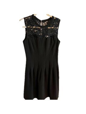 EUC H & M lace pleated sleeveless dress size 6